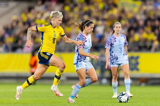 Lina Hurtig of Sweden and Aitana Bonmati of Spain