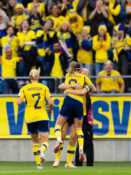Magdalena Eriksson of Sweden celebrates scoring 1-0 with