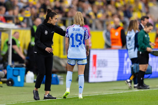 Head coach Montse Tomé and Olga Carmona