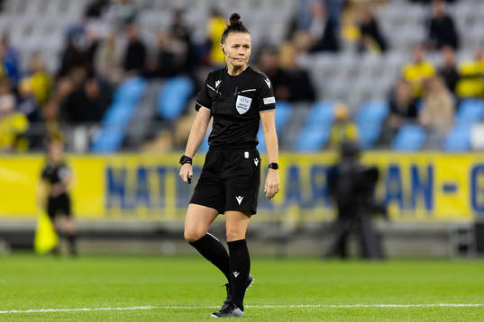 Referee Rebecca Welch