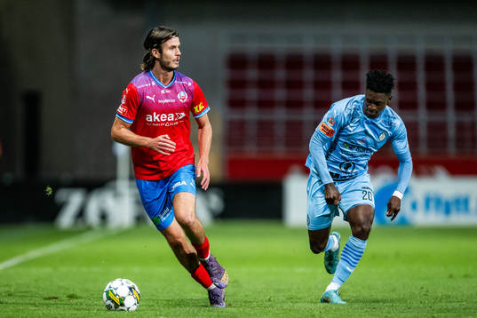 Helsingborgs Wilhelm Loeper och AFC Eskilstunas Emmanuel