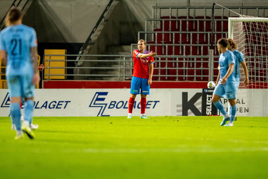 Helsingborgs Charlie Weberg reagerar