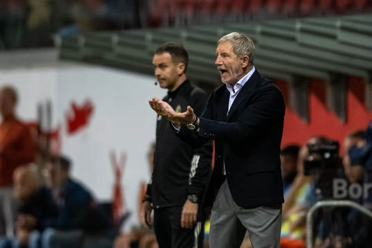 Helsingborgs tränare Stuart Baxter reagerar