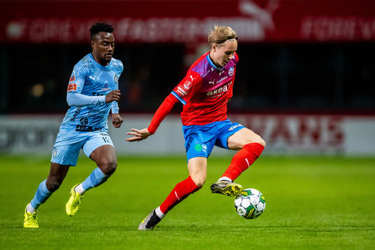 AFC Eskilstunas Yagan Sasman  och Helsingborgs Simon