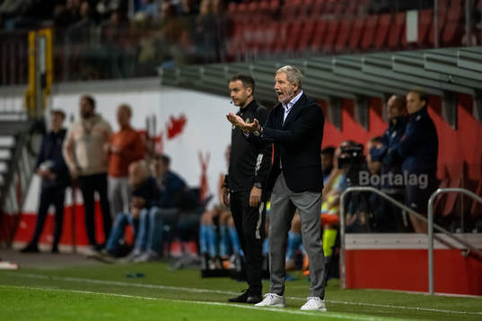 Helsingborgs tränare Stuart Baxter reagerar