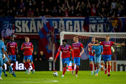 Helsingborgs Benjamin Acquah reagerar
