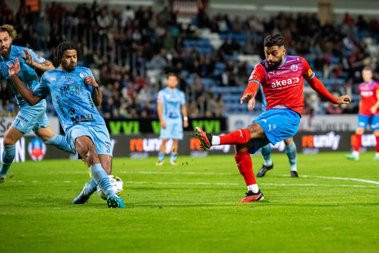 AFC Eskilstunas Ezekiel David Fryers och Helsingborgs Amin