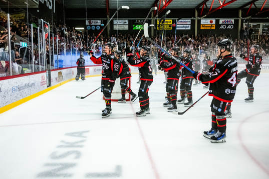 Nybros spelare jublar