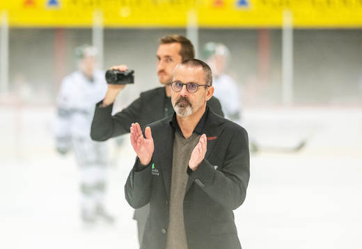 Nybros tränare Tommy Samuelsson jublar