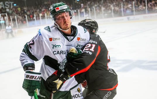 Tingsryds Simon Åkerström och Nybros Janne Väyrynen