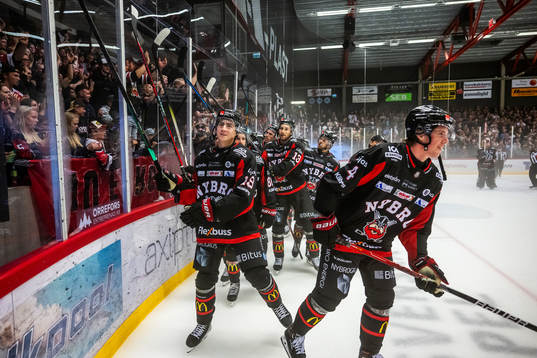 Nybros spelare jublar