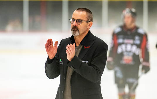 Nybros tränare Tommy Samuelsson jublar