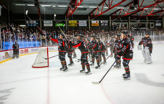 Nybros spelare jublar