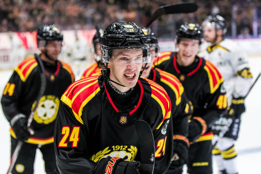 Brynäs Linus Lindblom jublar
