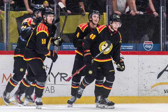 Brynäs Anton Ohlsson jublar med lagkamrater