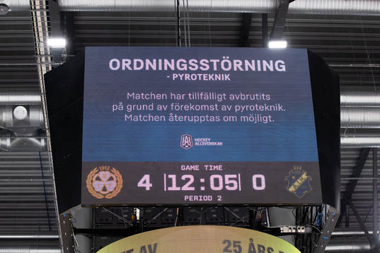 Matchen avbruten på grund av pyroteknik