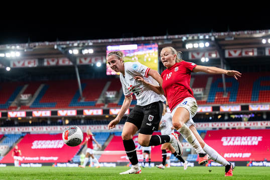 Katharina Schiechtl of Austria and Frida Maanum of Norway