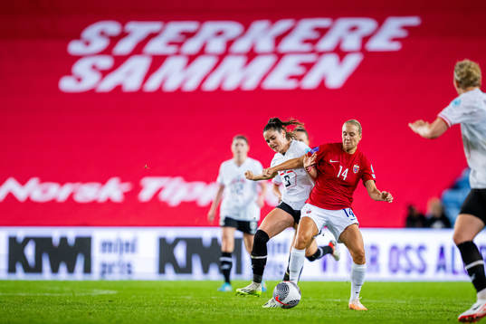Sarah Zadrazil of Austria and Lisa Naalsund of Norway
