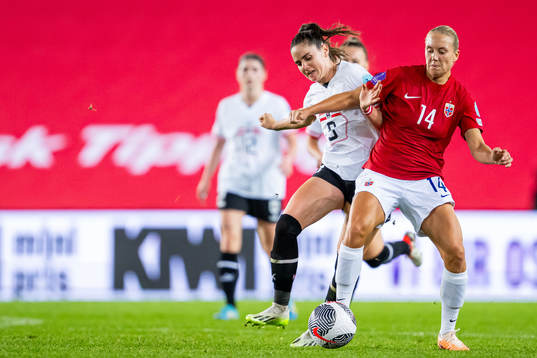 Sarah Zadrazil of Austria and Lisa Naalsund of Norway