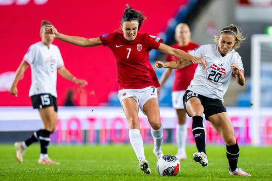 Ingrid Syrstad Engen of Norway and Katharina Naschenweng of