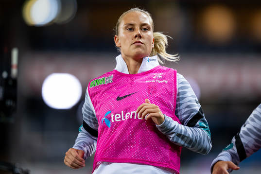 Lisa Naalsund of Norway warms up