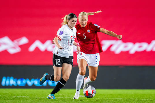 Eileen Campbel of Austria and Guro Bergsvand of Norway