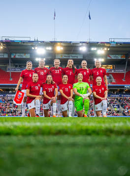 The starting eleven of Norway pose for a team photo