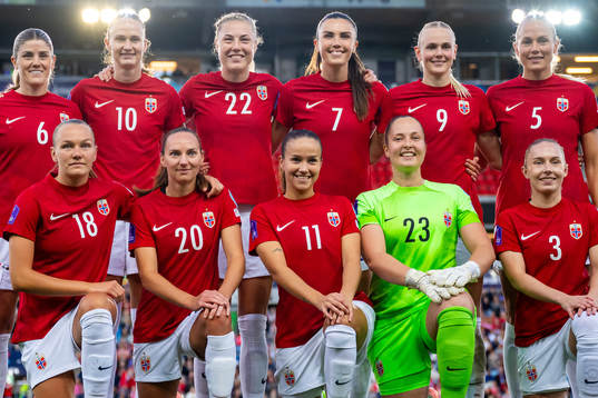 The starting eleven of Norway pose for a team photo
