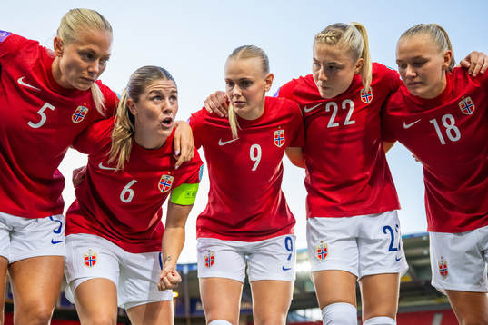 Guro Bergsvand, Maren Mjelde, Karina Sævik, Sophie Román