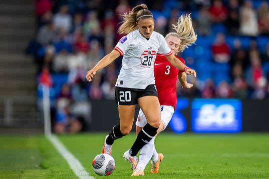 Katharina Naschenweng of Austria and Thea Bjelde of Norway