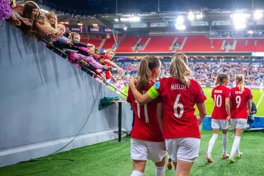 Guro Reiten and Maren Mjelde of Norway at half-time