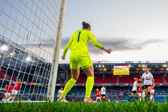 Goalkeeper Manuela Zinsberger and Marina Georgieva of