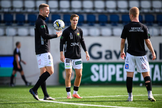 GAIS Anton Örje Sernros värmer upp