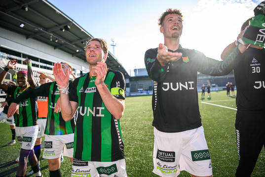 GAIS August Wängberg och Anes Cardaklija jublar