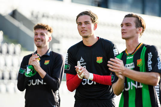 GAIS Målvakt Erik Westgärds jublar