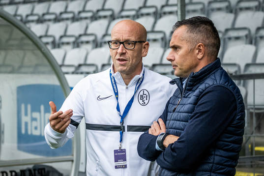 Landskronas manager Billy Magnusson och Östers tränare