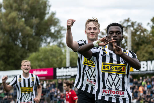 Landskronas Jesper Strid och Kofi Asare jublar