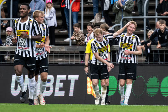 Landskronas David Edvardsson och Adam Egnell jublar