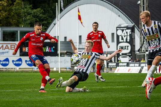 Östers Vladimir Rodic och Landskronas David Edvardsson