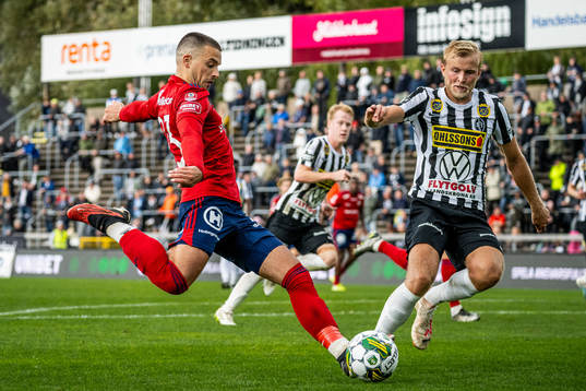 Östers Vladimir Rodic och Landskronas Johan Rapp