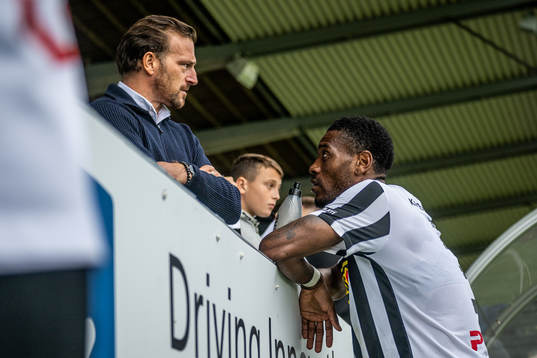 Landskronas Samuel Kotto i samtal med agent Sebastien Thiery