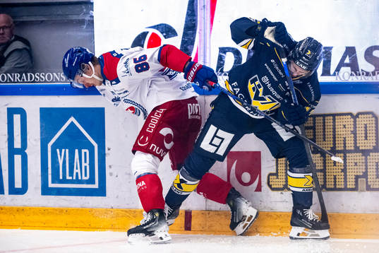 Oskarshamns Lukas Jasek och HV71s Isac Brännström