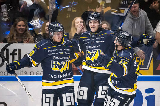 HV71s Henrik Borgström jublar