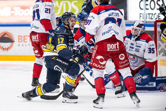 HV71s Isac Brännström jublar