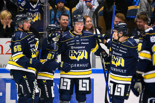 HV71s Oskar Stål-Lyrenäs jublar