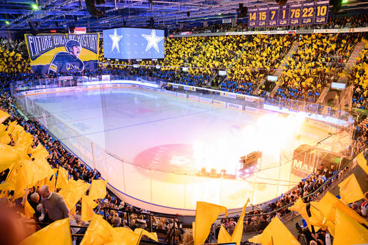 HV71s supportrar med tifo innan ishockeymatchen i SHL