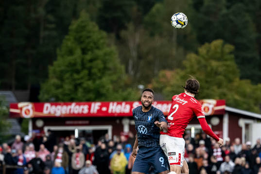 Malmö FFs Isaac Kiese Thelin och Degerfors Gustav Granath