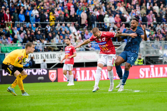 Degerfors målvakt Sondre Lovseth Rossbach och Douglas