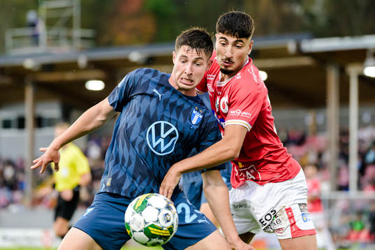 Malmö FFs Lasse Berg Johnsen och Degerfors Peter Gwargis