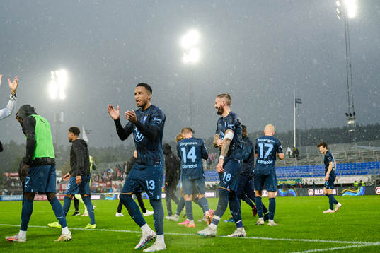 Malmö FFs Martin Olsson jublar och tackar publiken